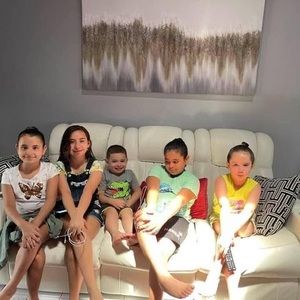 Meet your Posher, Esperanza